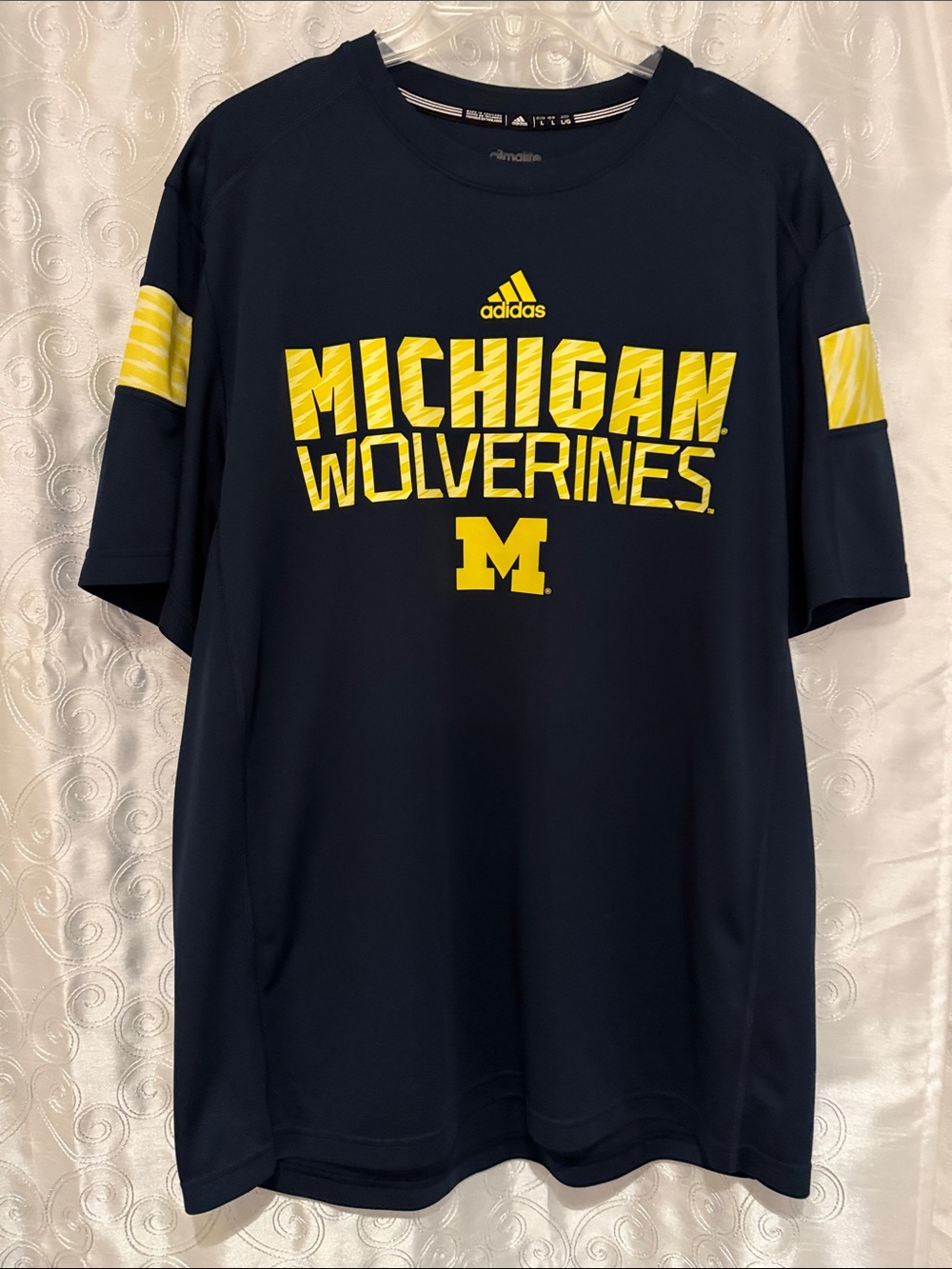 adidas Michigan Wolverines Short Sleeve Tee - Navy/Yellow Men’s Size Large 🔥 G15